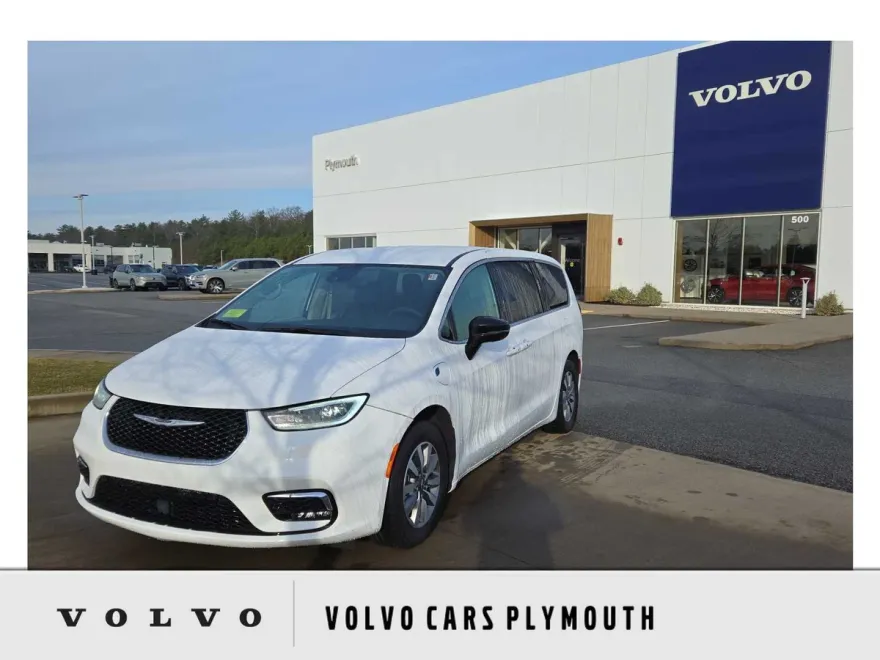 2024 Chrysler Pacifica Hybrid photo 1