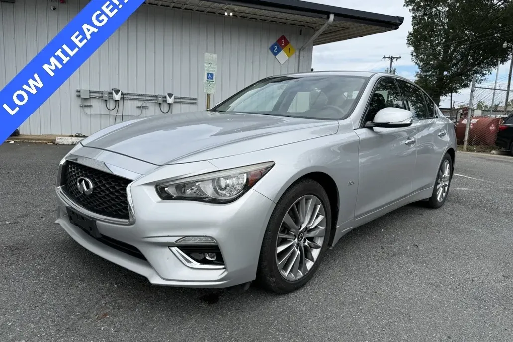 2018 Infiniti Q50 3.0t LUXE photo 1