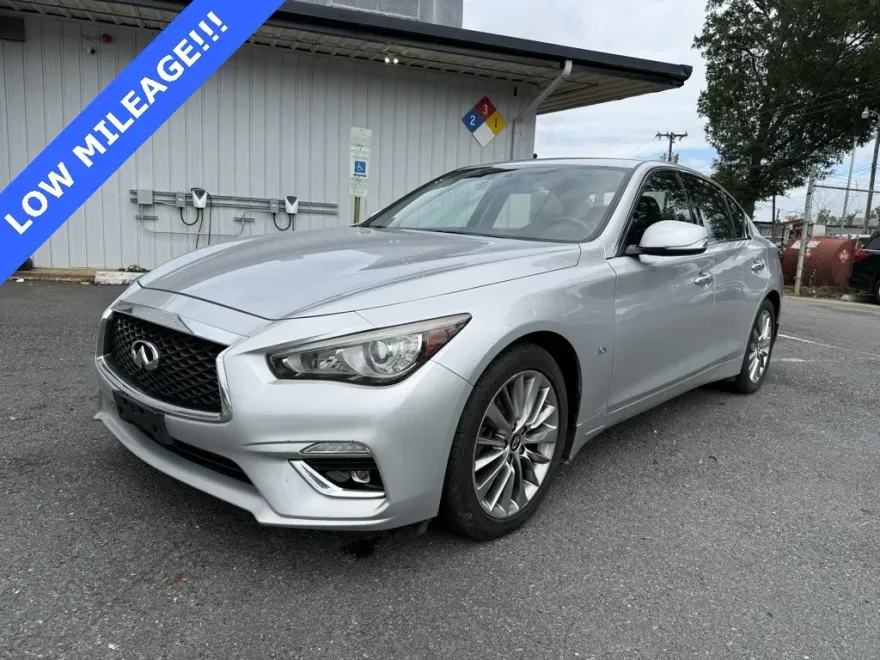 2018 Infiniti Q50 3.0t LUXE photo 1