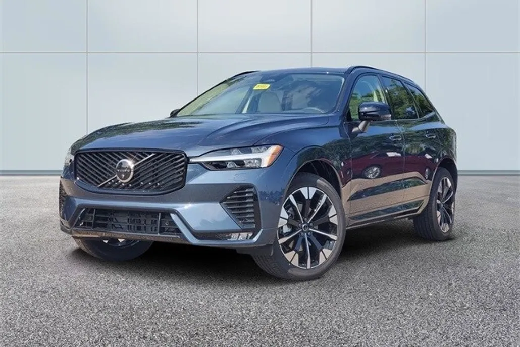 2026 Volvo XC60 B5 photo 1