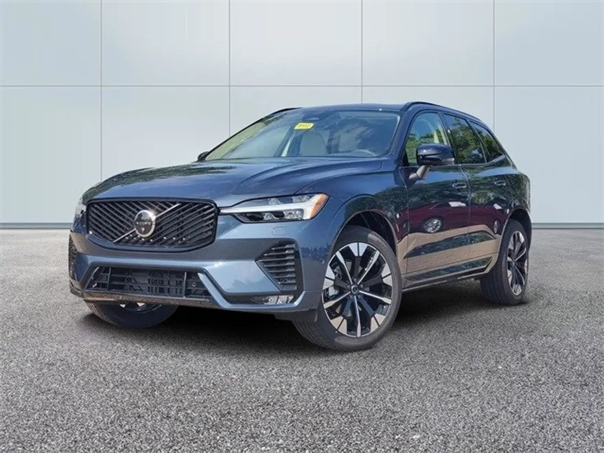 2026 Volvo XC60 B5 photo 1
