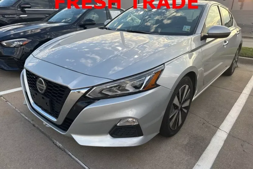 2022 Nissan Altima 2.5 SV photo 1