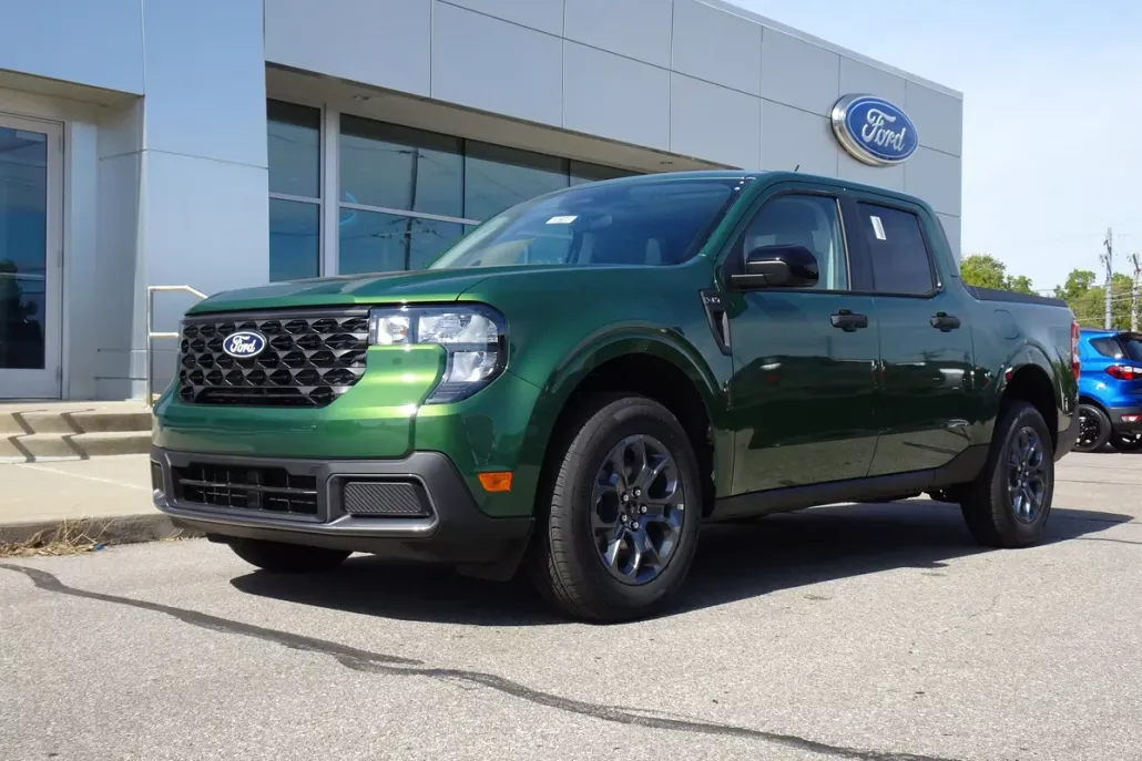 2025 Ford Maverick XLT photo 1