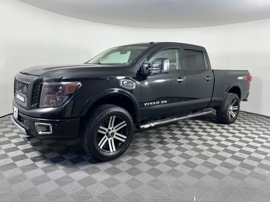 2017 Nissan Titan PRO-4X photo 1