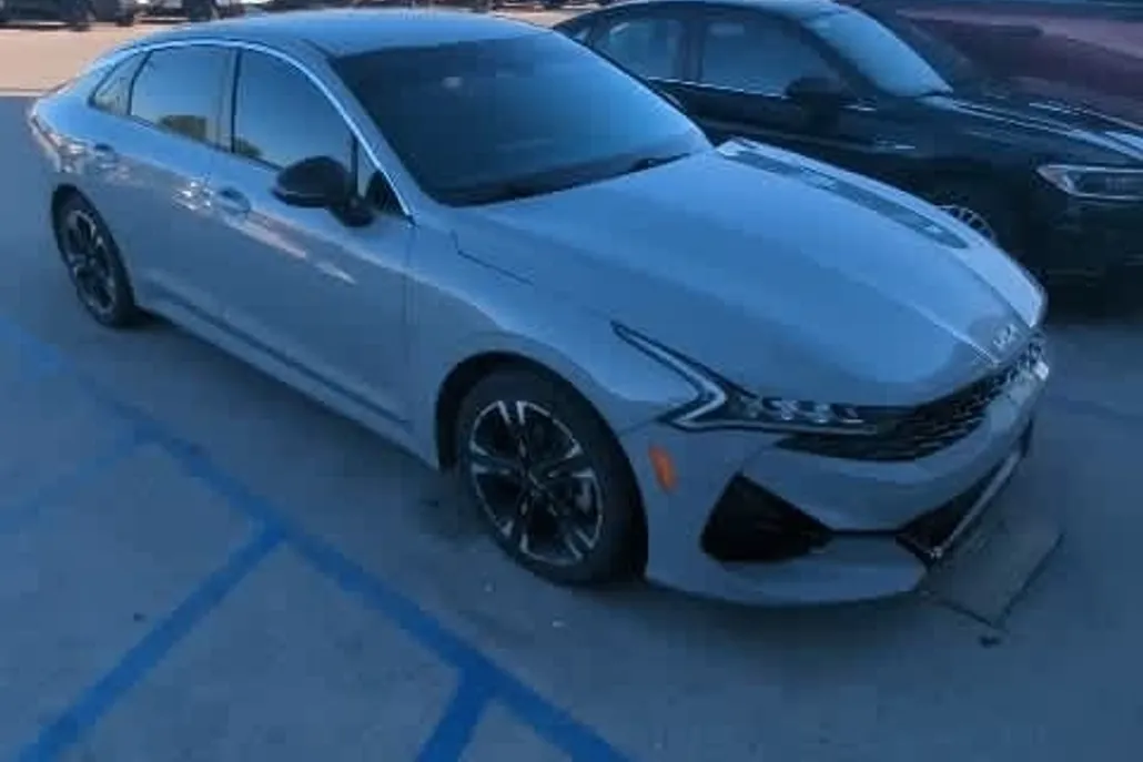 2022 Kia K5 GT-Line photo 1