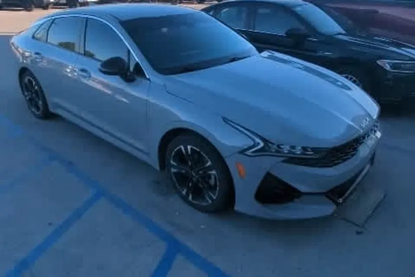 2022 Kia K5 GT-Line photo 1