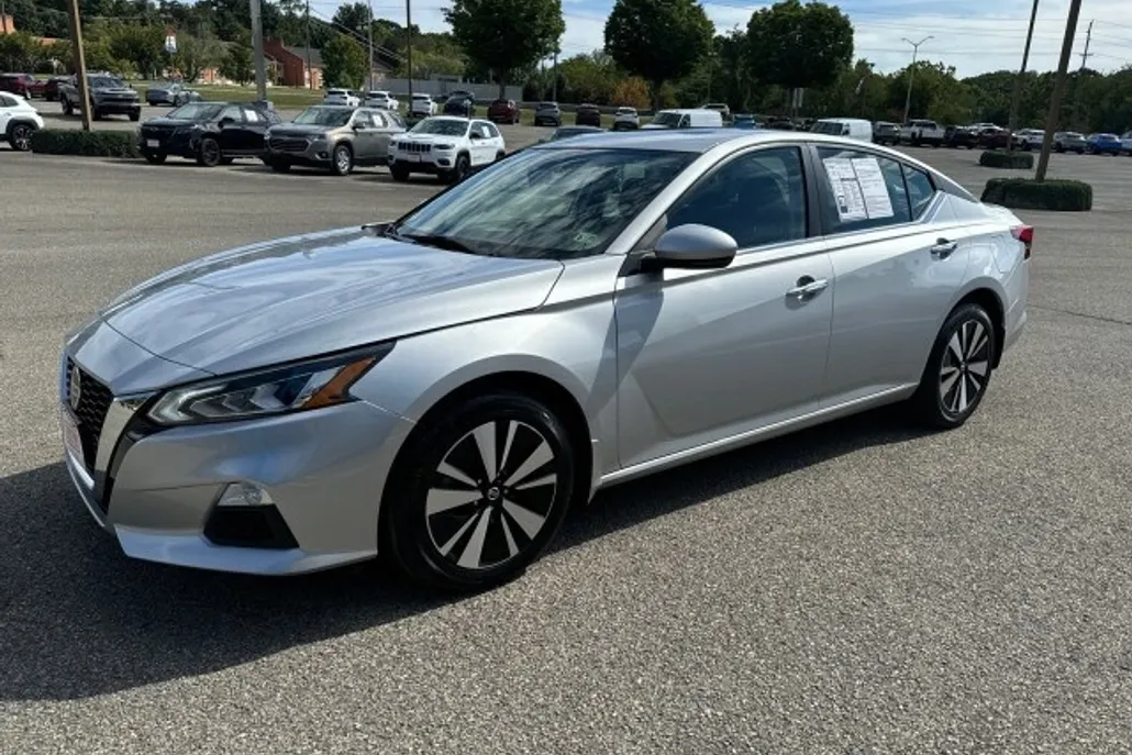 2021 Nissan Altima 2.5 SV photo 1