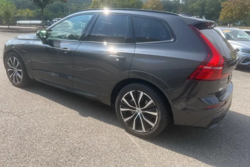 2023 Volvo XC60 Recharge Hybrid Ultimate photo 1