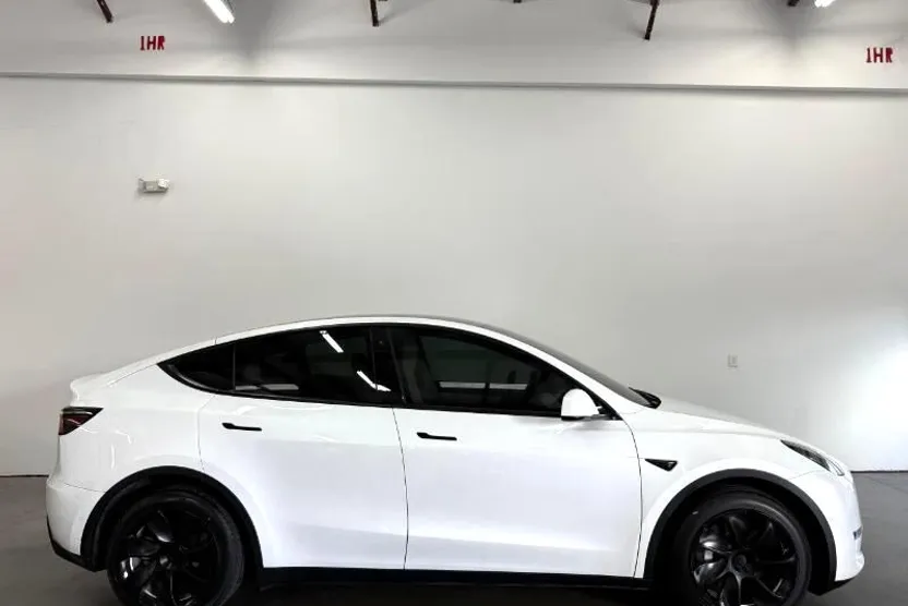 2022 Tesla Model Y Long Range photo 1