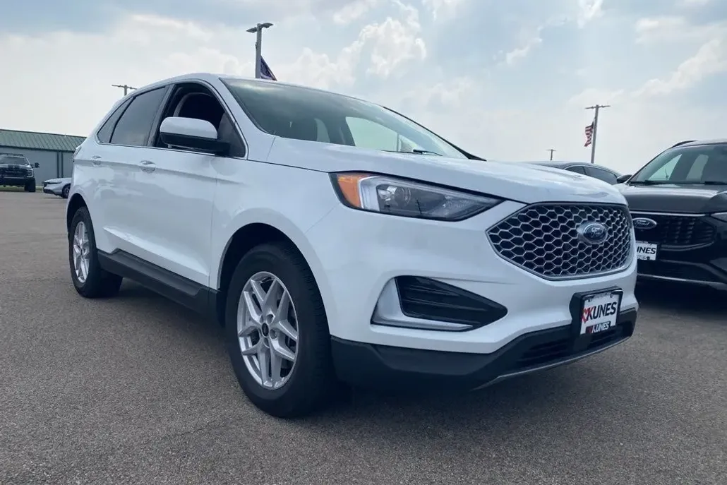2024 Ford Edge SEL photo 1