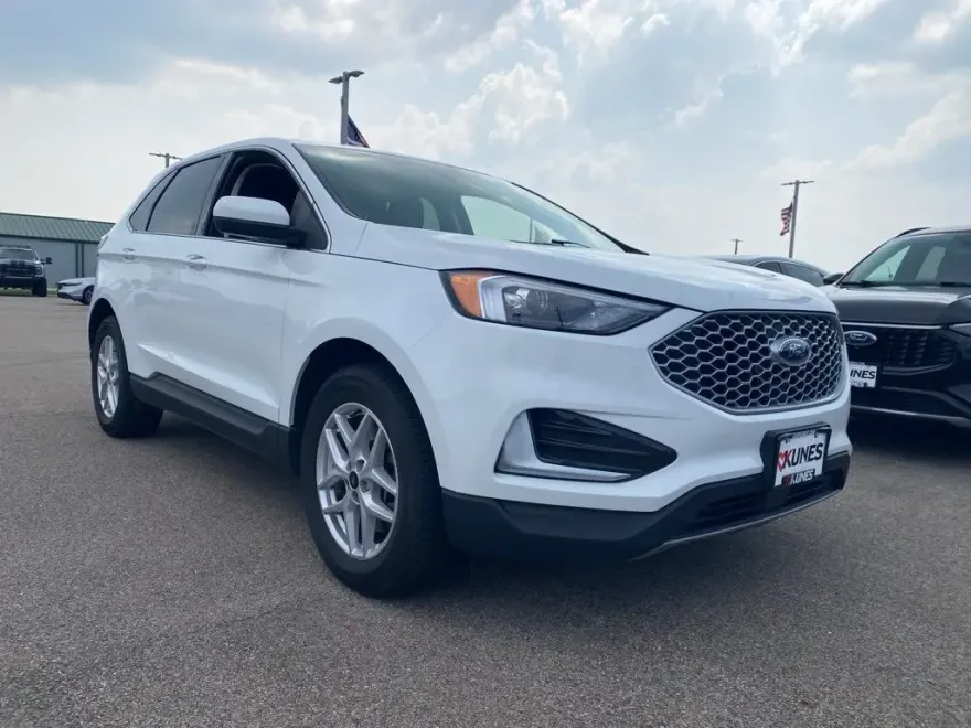 2024 Ford Edge SEL photo 1