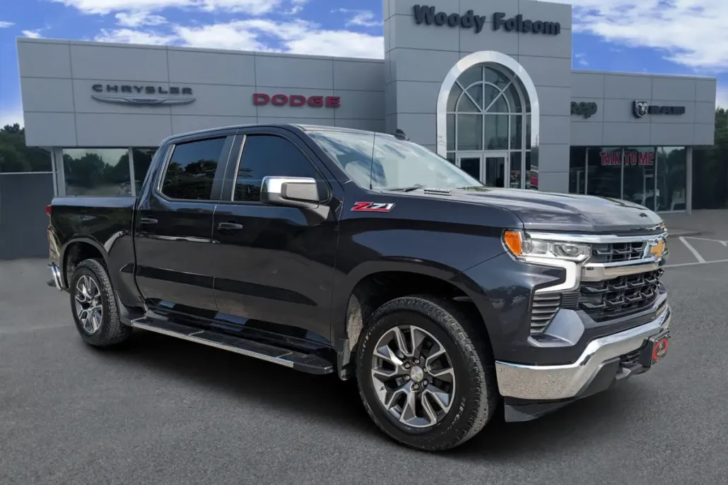 2022 Chevrolet Silverado 1500 LT photo 1