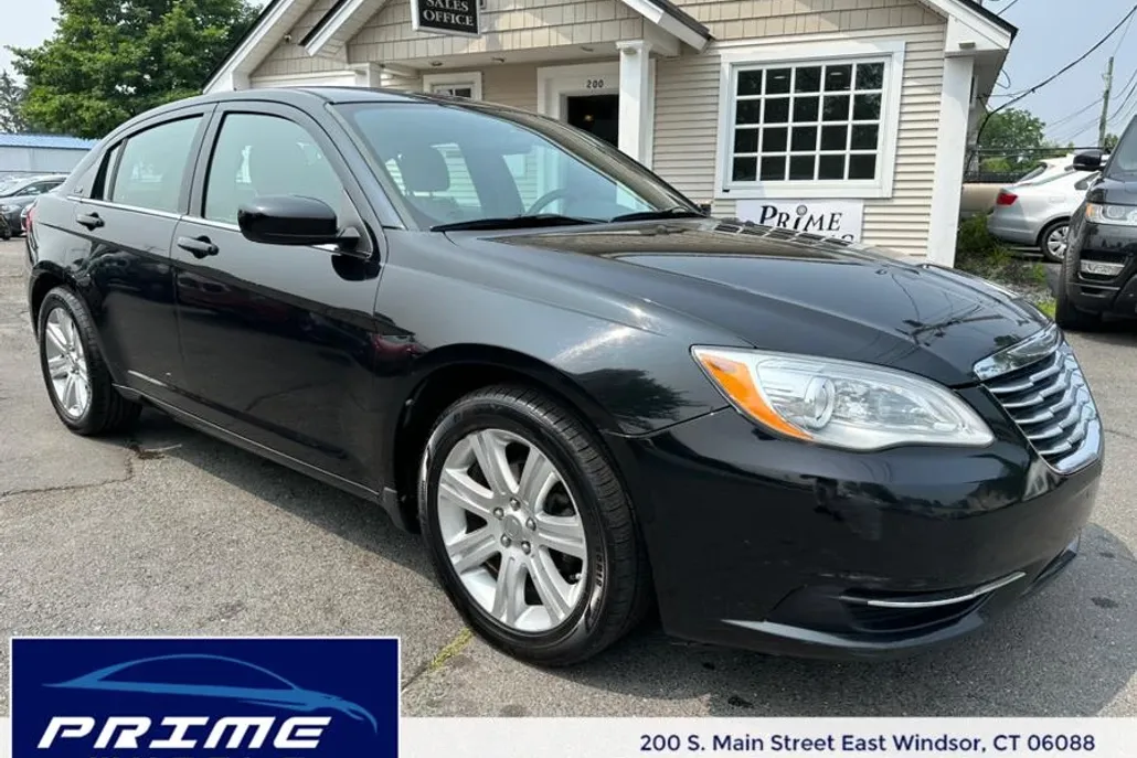 2013 Chrysler 200 LX photo 1