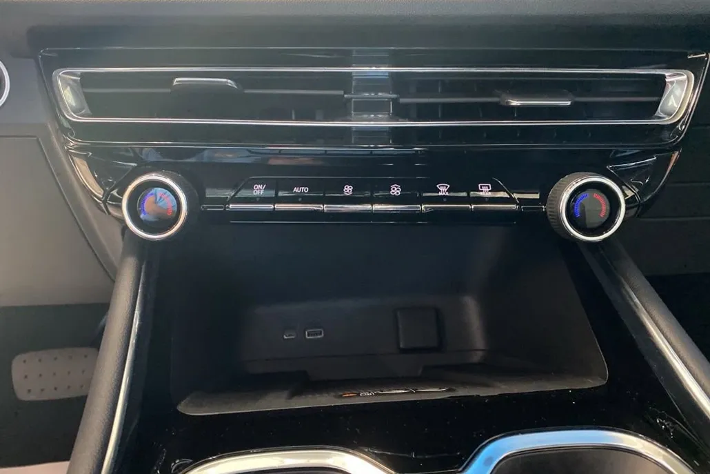 2025 Chevrolet Traverse photo 1