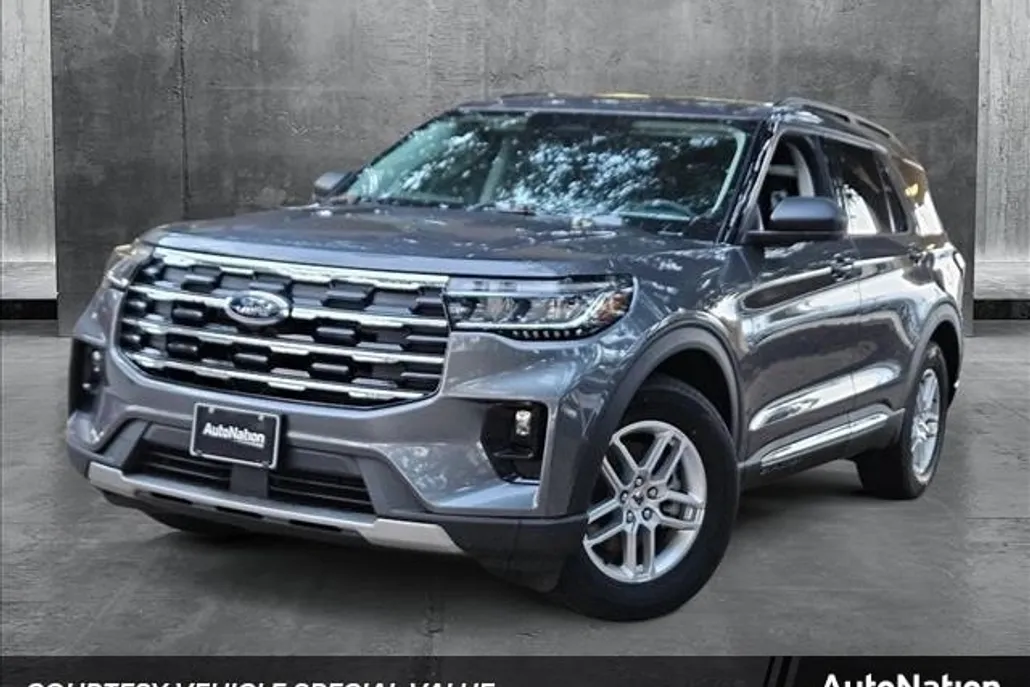 2025 Ford Explorer photo 1