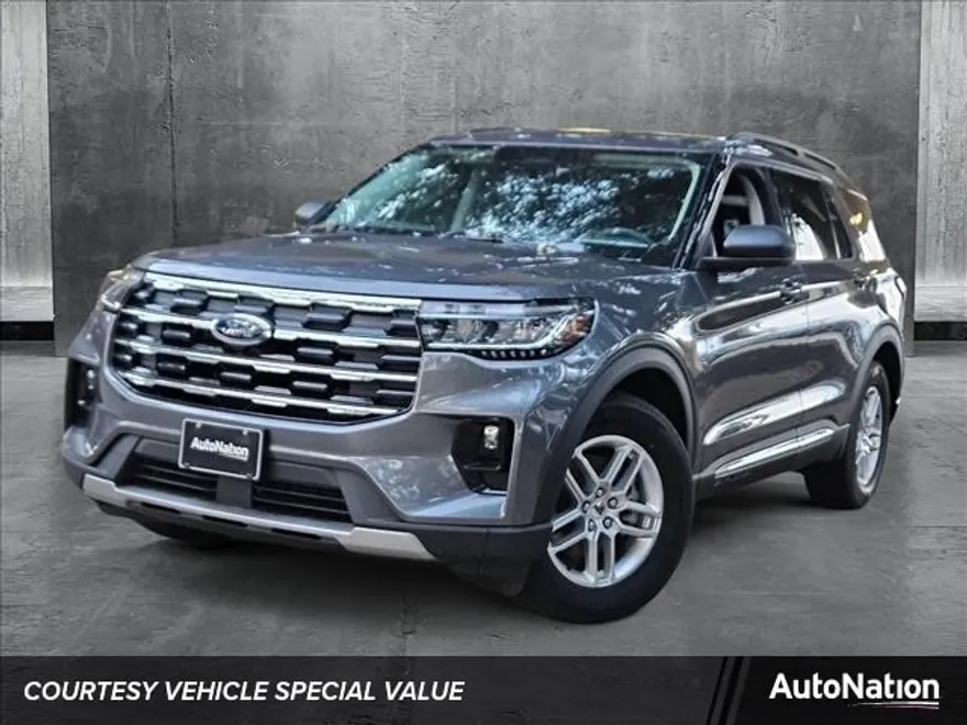 2025 Ford Explorer photo 1