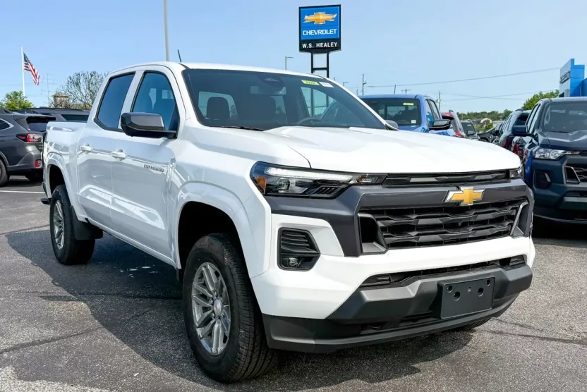 2025 Chevrolet Colorado Work Truck LT photo 1