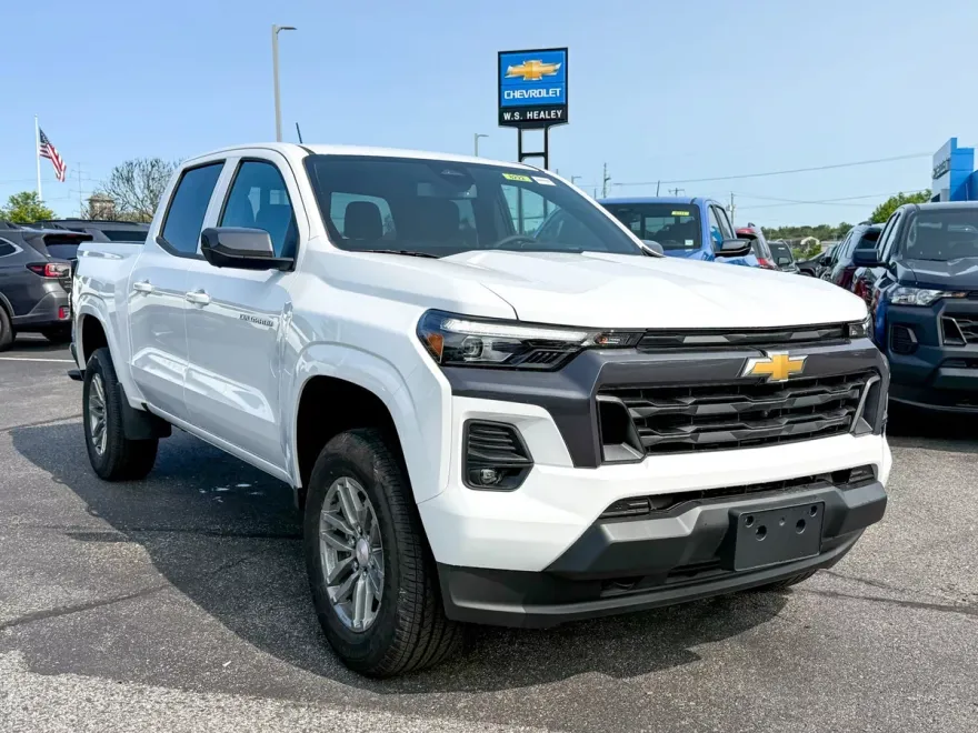 2025 Chevrolet Colorado Work Truck LT photo 1