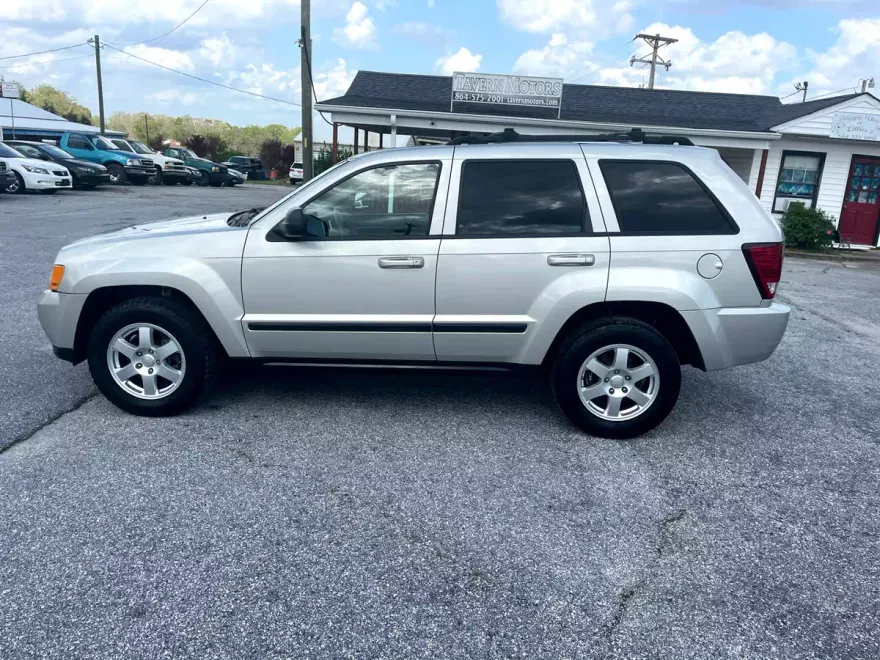 2009 Jeep Grand Cherokee Laredo photo 1