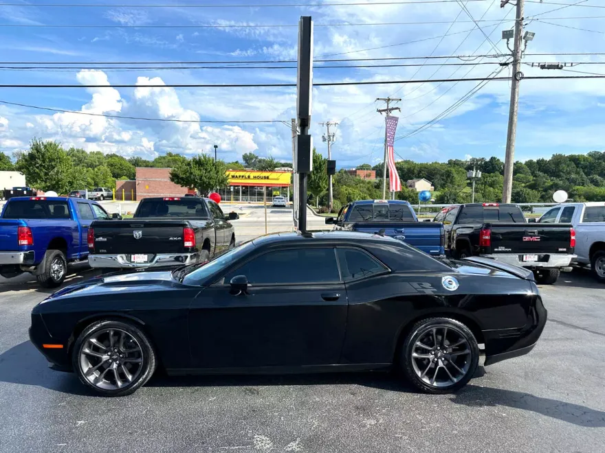 2016 Dodge Challenger R/T Plus photo 1