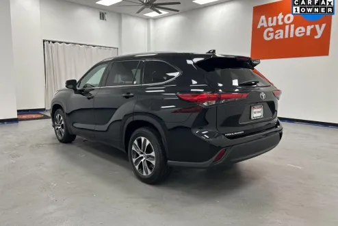 2022 Toyota Highlander XLE photo 3