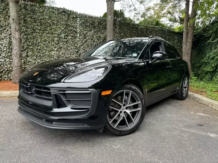 2024 Porsche Macan T photo 1