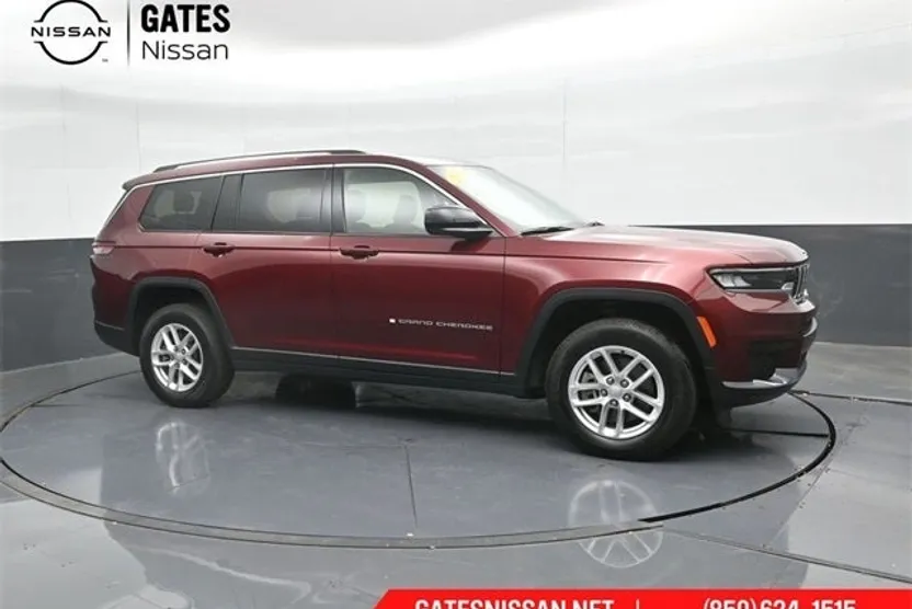 2022 Jeep Grand Cherokee Laredo photo 1