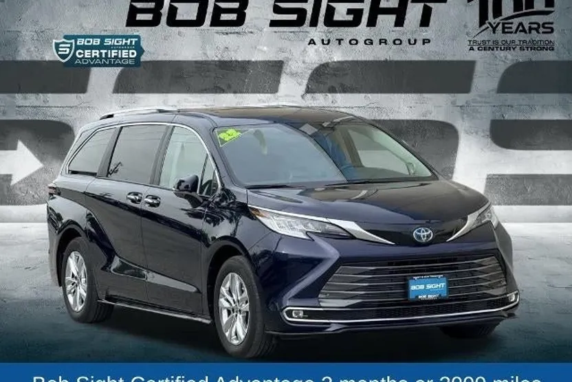 2022 Toyota Sienna Limited photo 1
