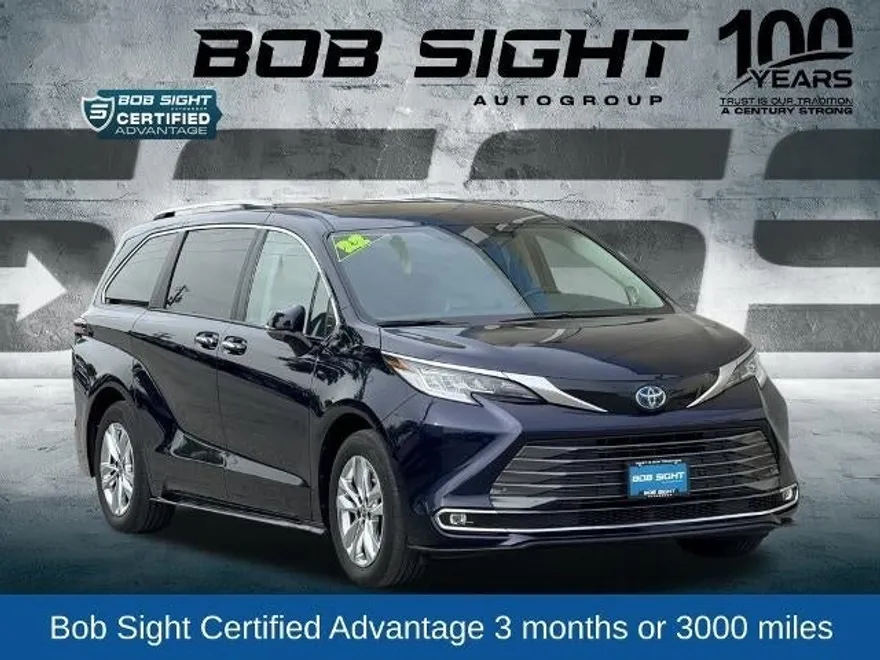 2022 Toyota Sienna Limited photo 1