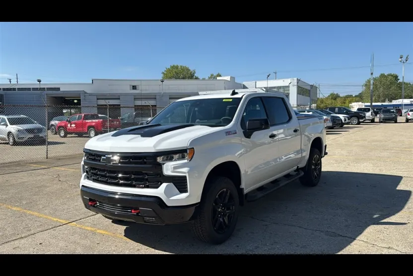 2026 Chevrolet Silverado 1500 LT Trail Boss photo 1