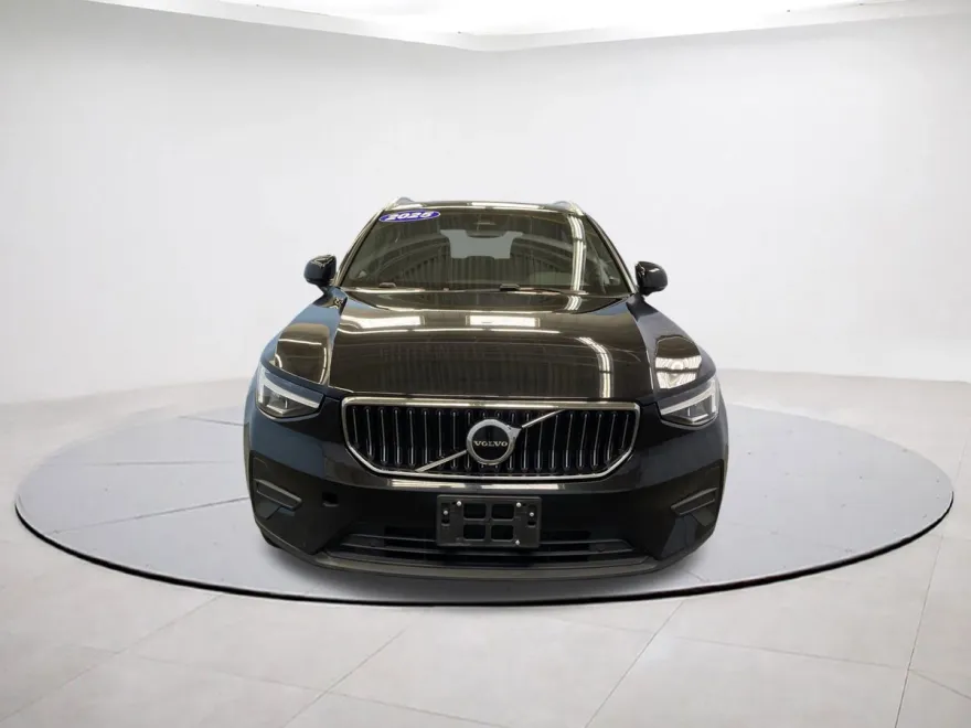 2025 Volvo XC40 Core photo 1