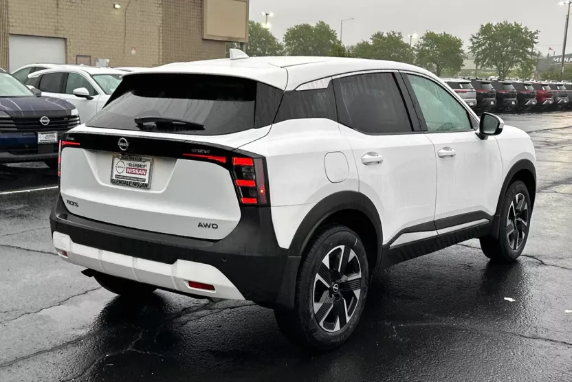 2025 Nissan Kicks SV photo 1
