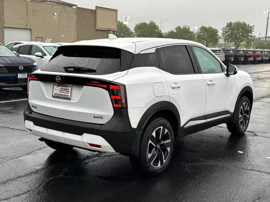 2025 Nissan Kicks SV photo 1