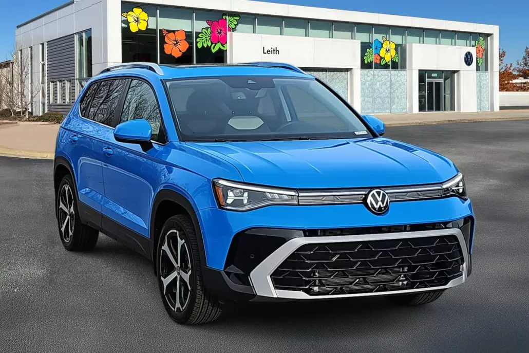 2025 Volkswagen Taos SEL photo 1
