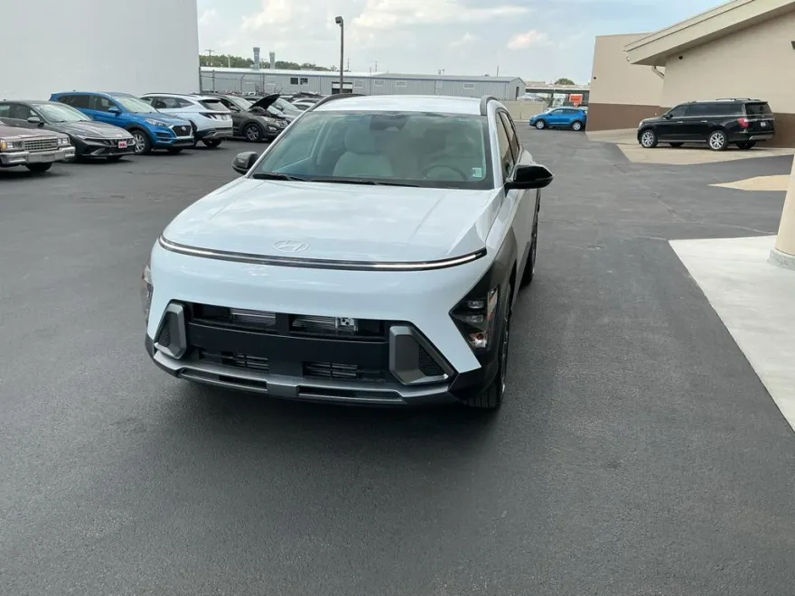 2026 Hyundai Kona SEL photo 1
