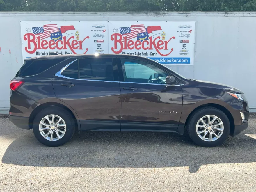 2020 Chevrolet Equinox LT photo 1