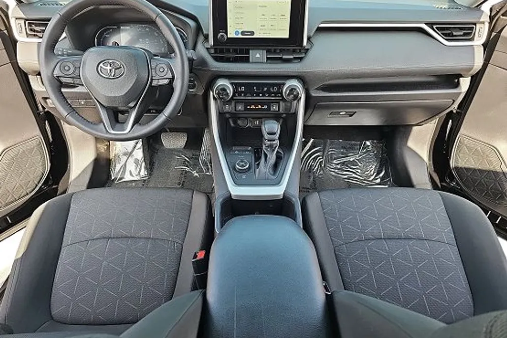 2024 Toyota RAV4 LE photo 1