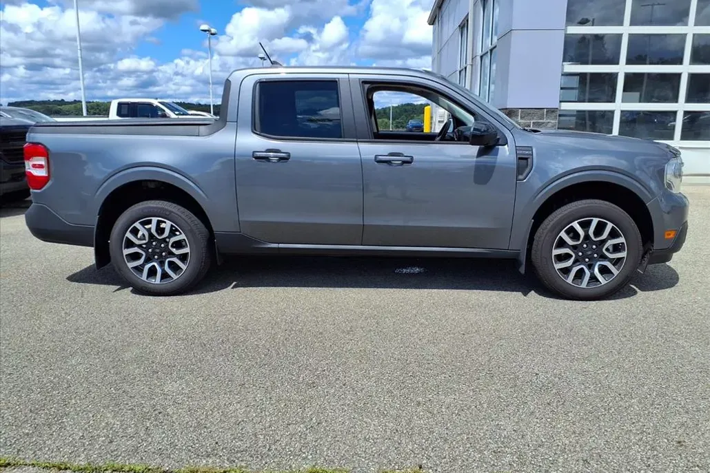 2024 Ford Maverick Lariat photo 1