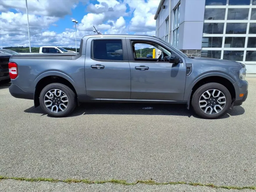 2024 Ford Maverick Lariat photo 1