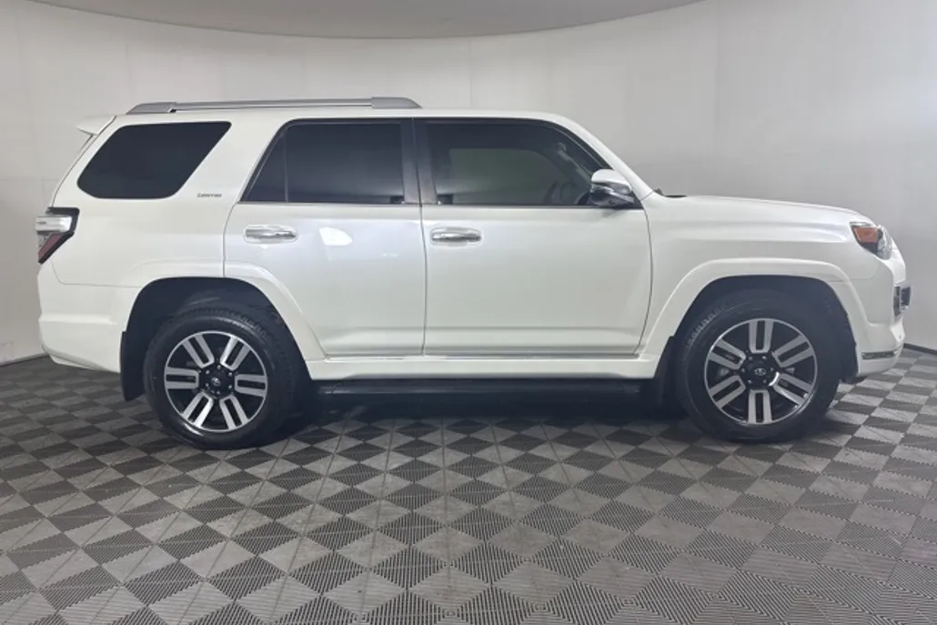 2022 Toyota 4Runner Limited photo 1