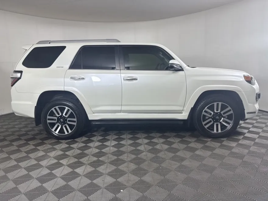 2022 Toyota 4Runner Limited photo 1
