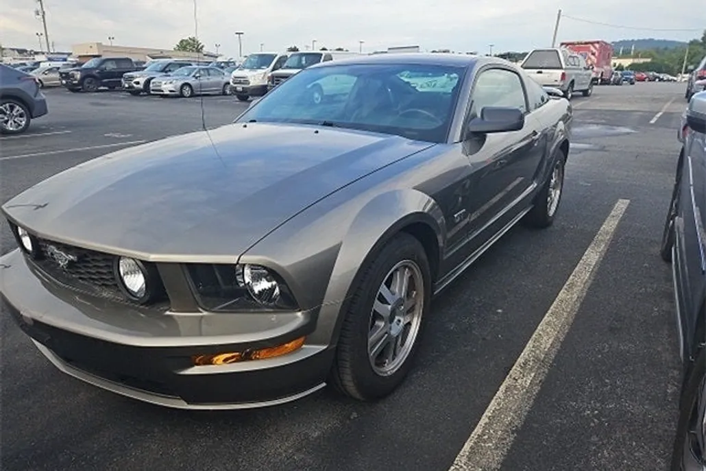 2005 Ford Mustang GT photo 1