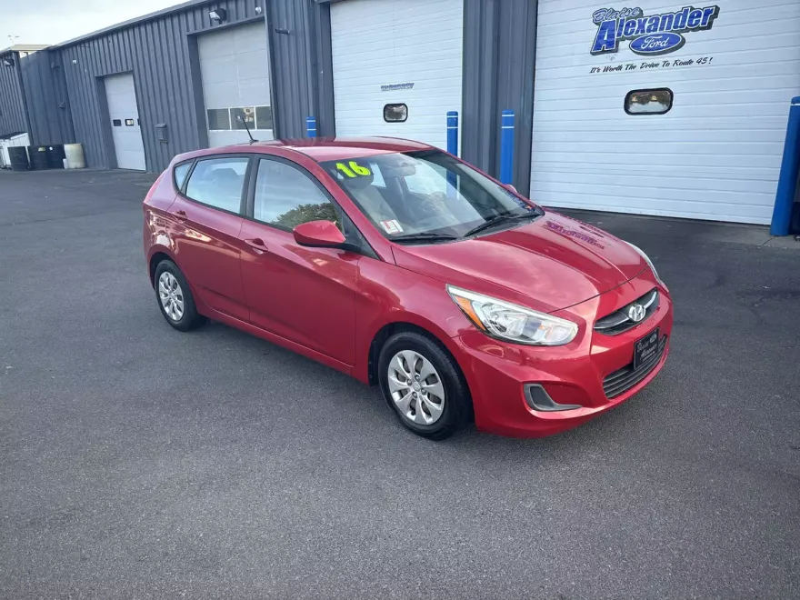 2016 Hyundai Accent SE photo 1