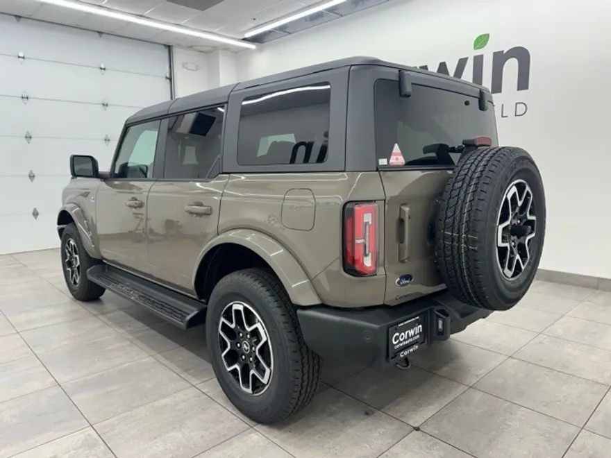 2025 Ford Bronco Outer Banks photo 1