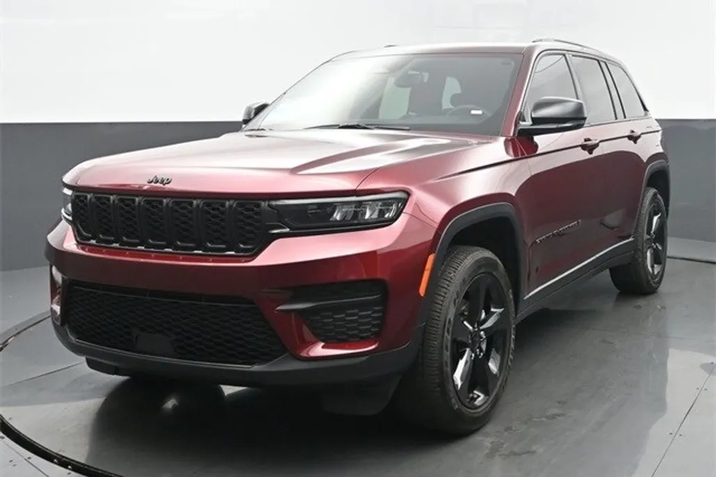 2023 Jeep Grand Cherokee Altitude photo 1