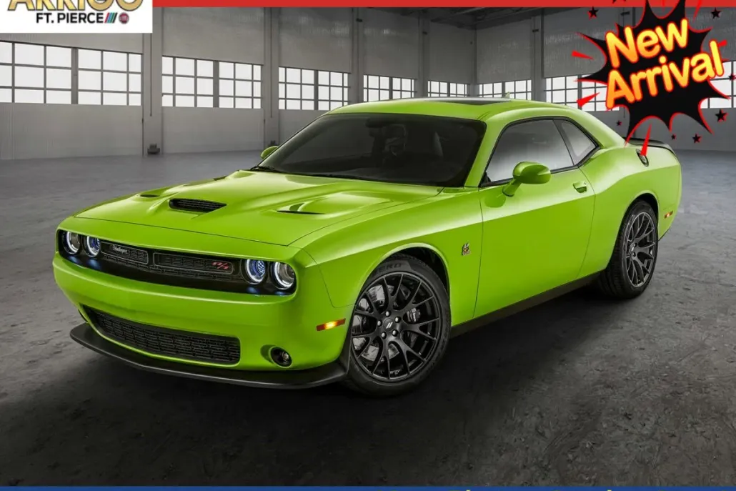 2023 Dodge Challenger SXT photo 1
