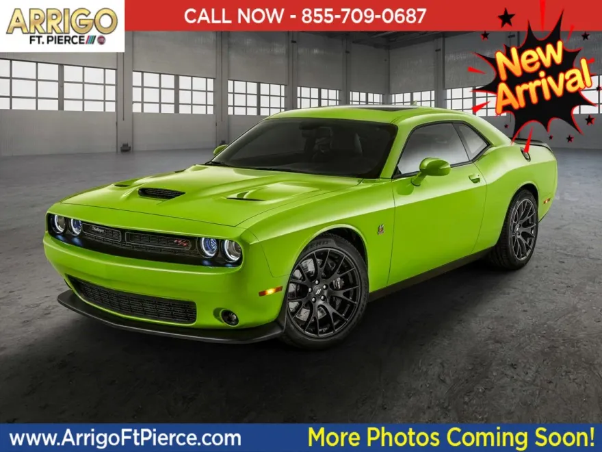 2023 Dodge Challenger SXT photo 1