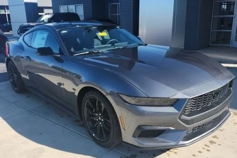 2025 Ford Mustang EcoBoost photo 1