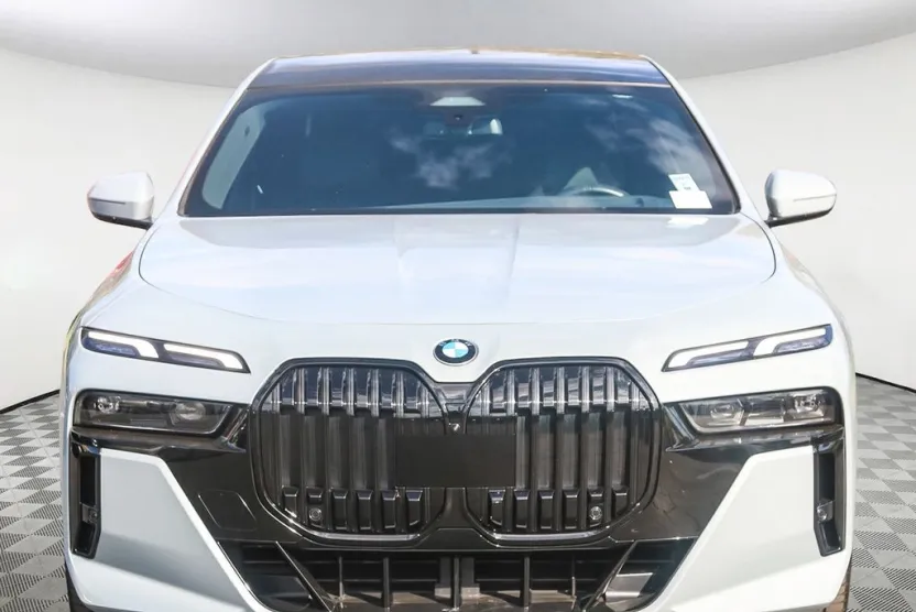 2023 Bmw 740i photo 1