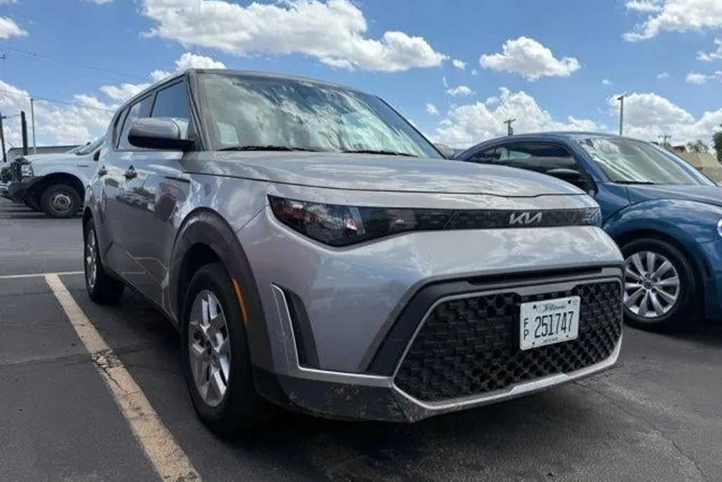 2024 Kia Soul LX photo 1
